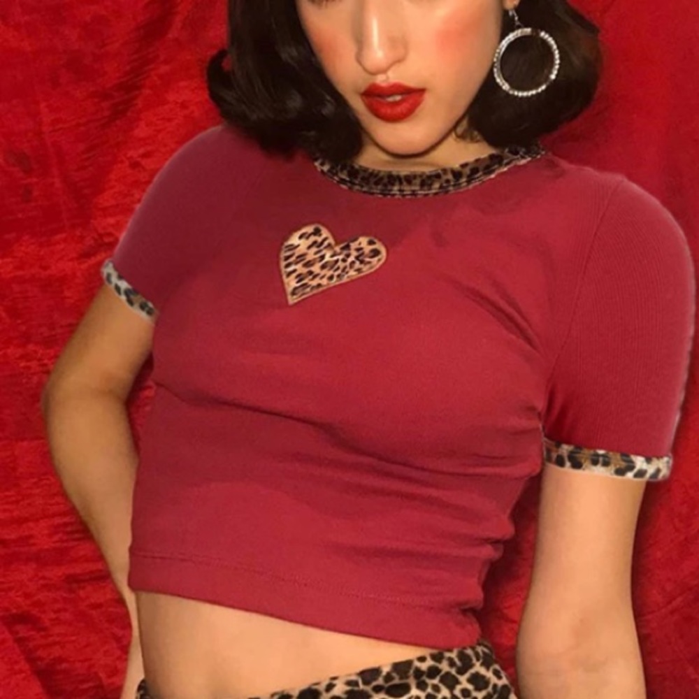 red cropped tee